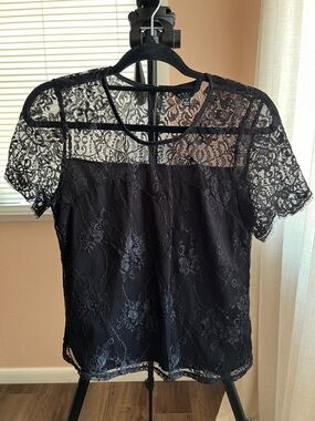 Black Lace Short-Sleeve Women's Top
